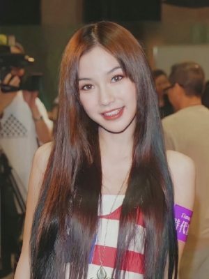 Angelababy早期旧照胶原蛋白满满 五官精致似洋娃娃