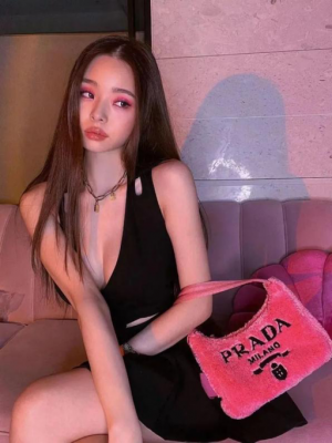 教你美｜席卷了整个时尚圈的“芭比粉”，你需要重新认识一下 ！