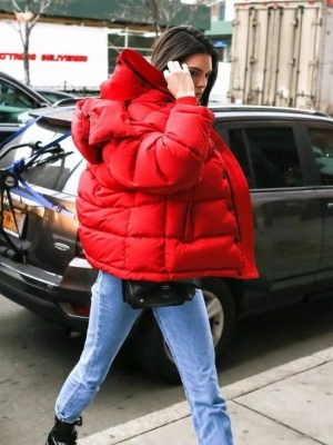 据说这件外套今冬最时髦 但会让你胖两圈